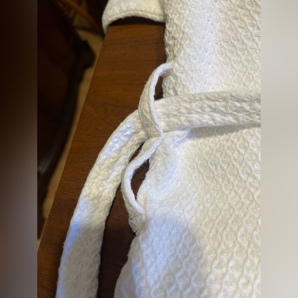 The Ritz-Carlton White plush Robe - Picture 10 of 11